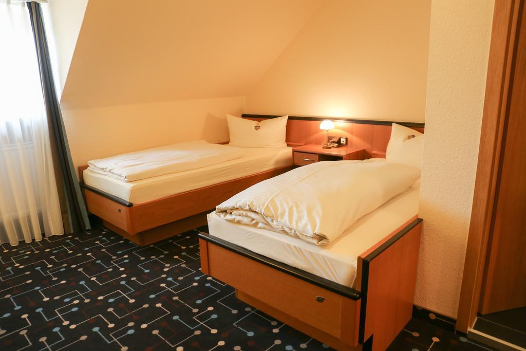 Hotel Koeniger Pliening Extérieur photo