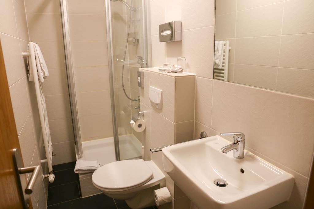 Hotel Koeniger Pliening Extérieur photo