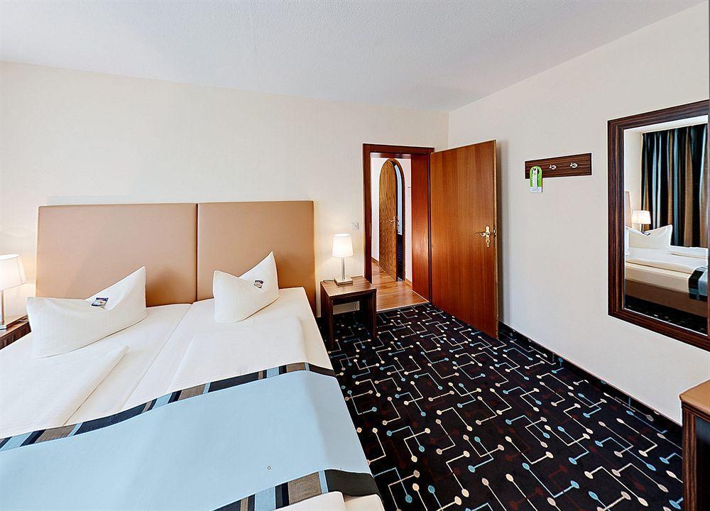 Hotel Koeniger Pliening Extérieur photo