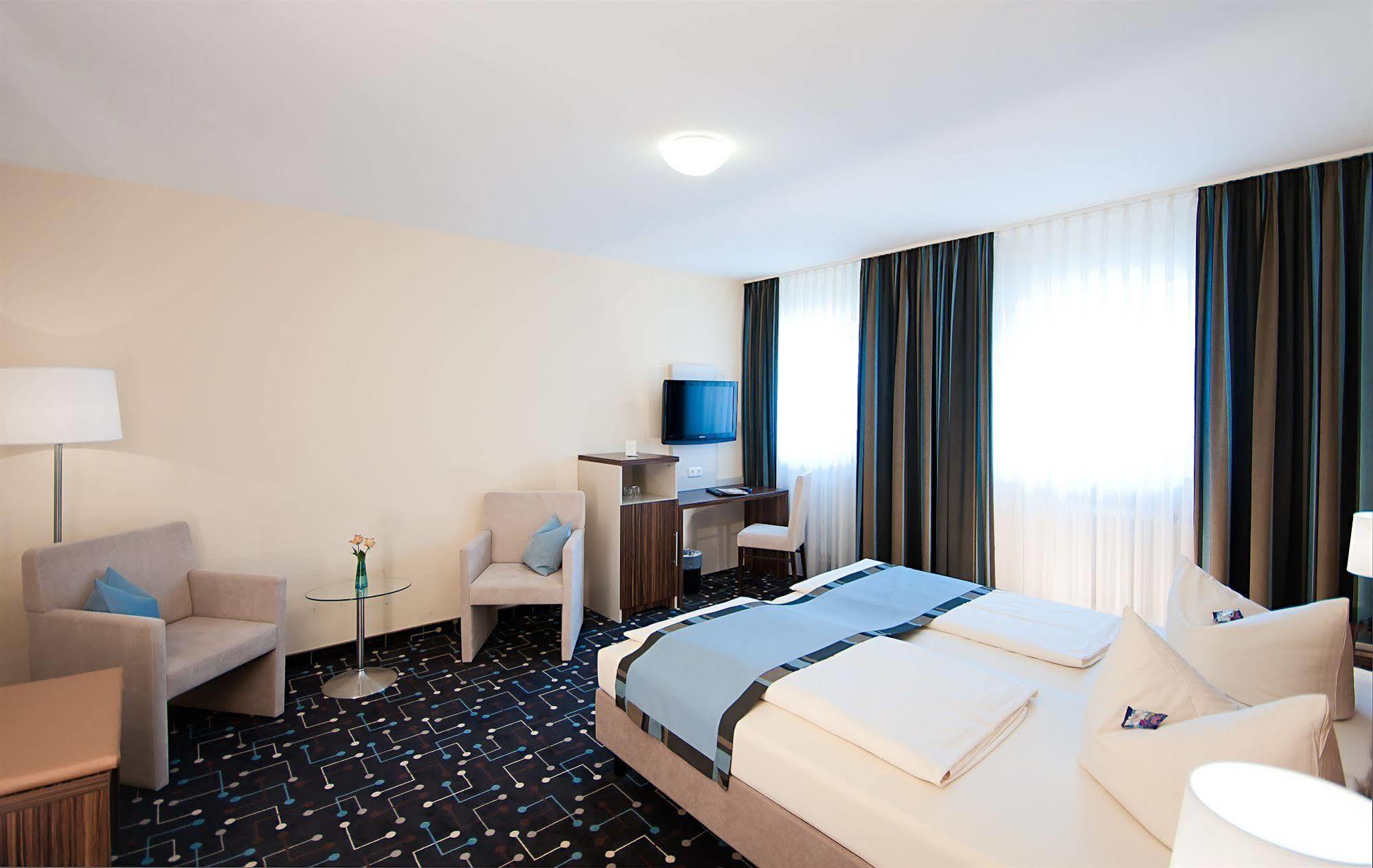 Hotel Koeniger Pliening Extérieur photo