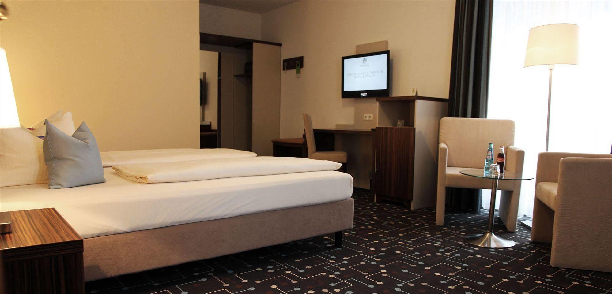 Hotel Koeniger Pliening Extérieur photo