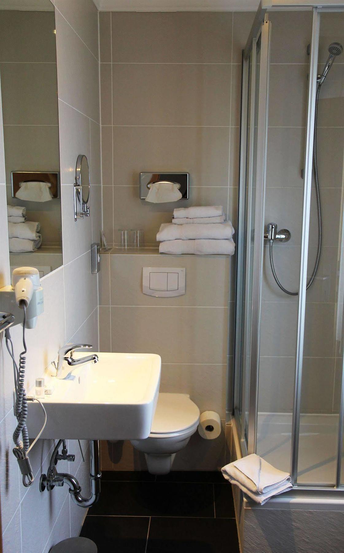 Hotel Koeniger Pliening Extérieur photo