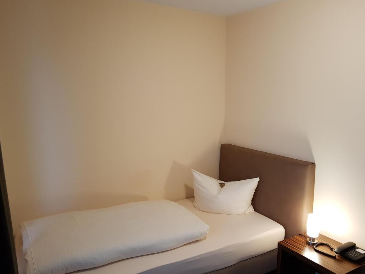 Hotel Koeniger Pliening Extérieur photo