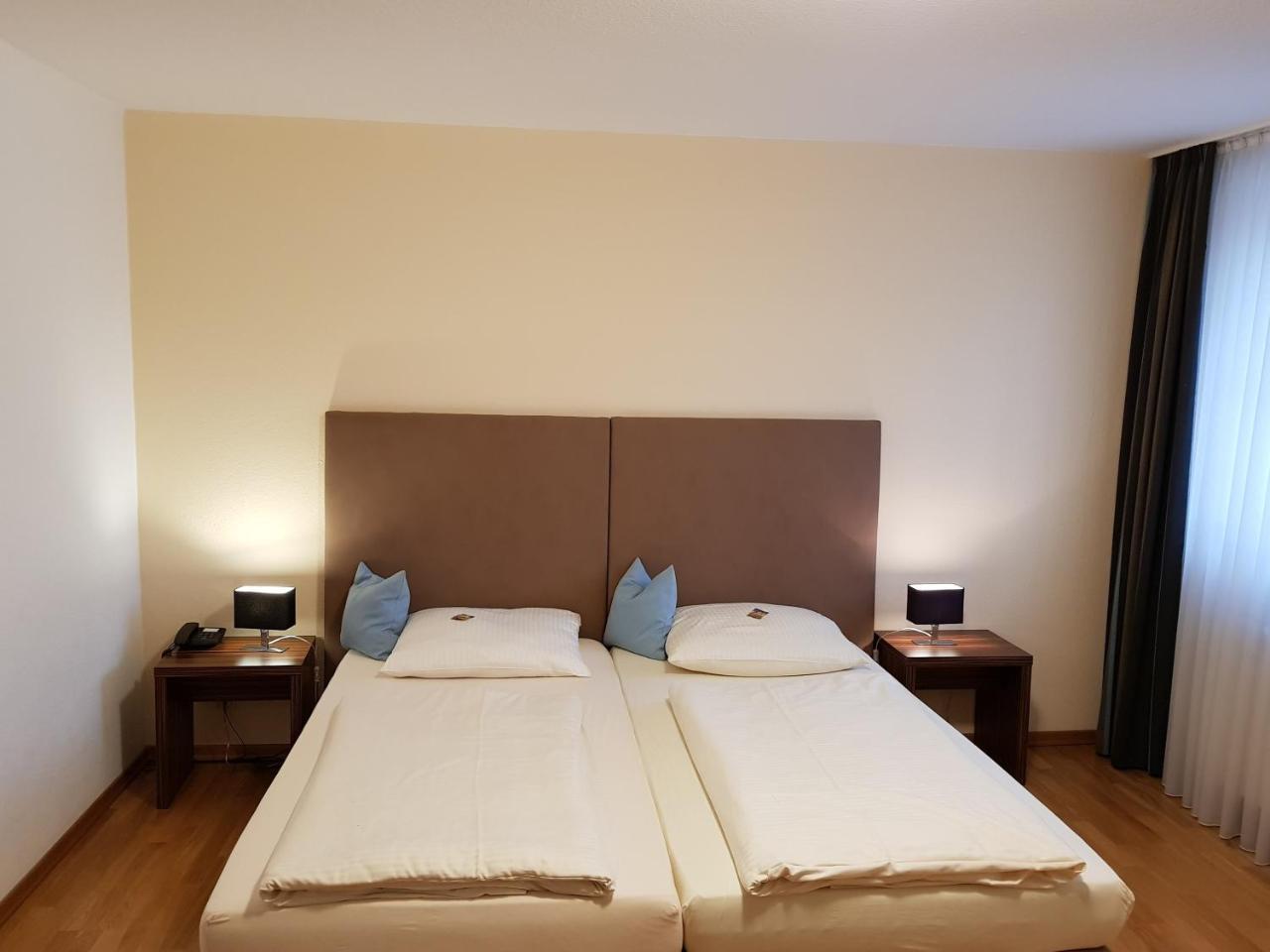 Hotel Koeniger Pliening Extérieur photo