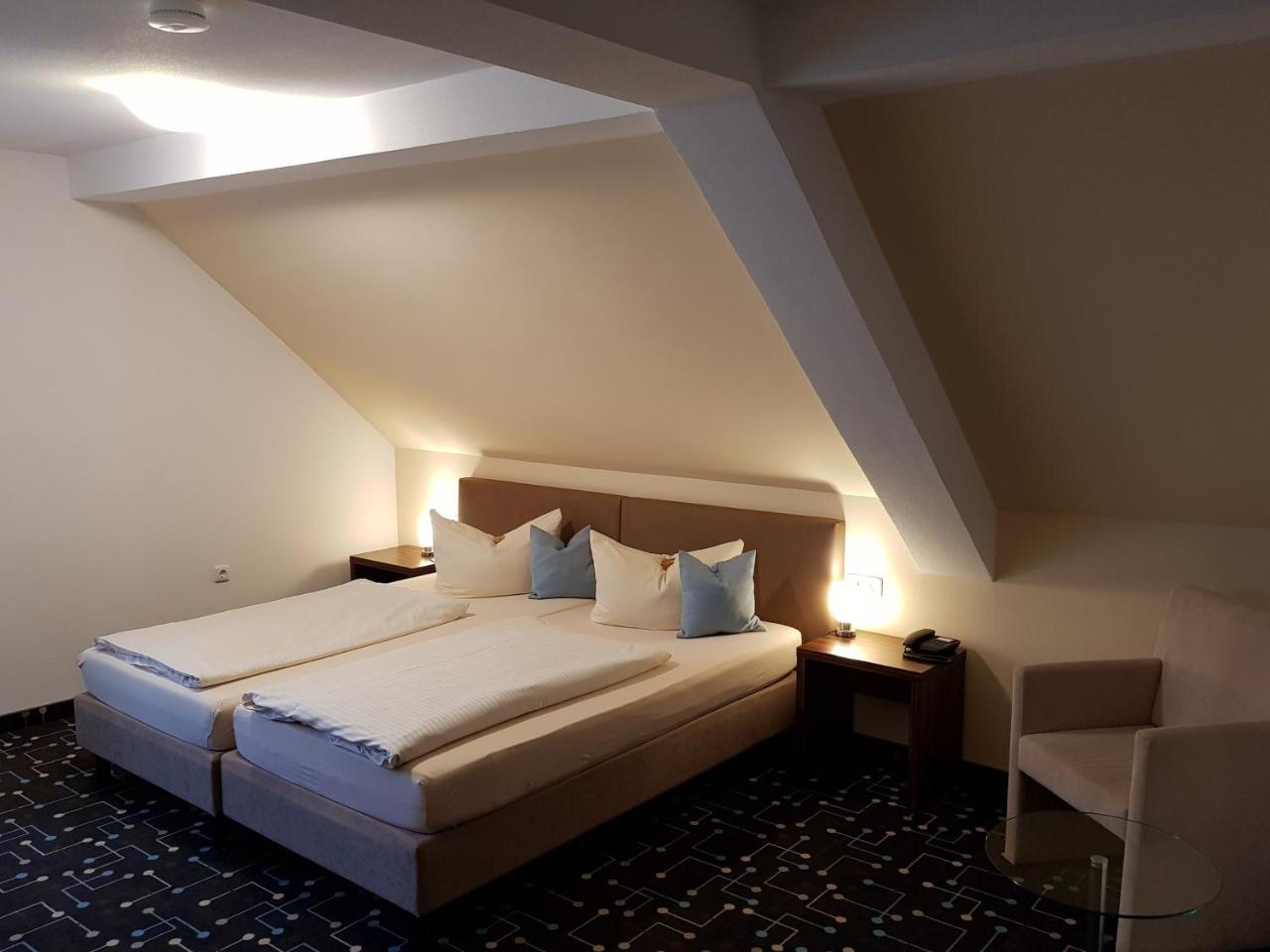 Hotel Koeniger Pliening Extérieur photo