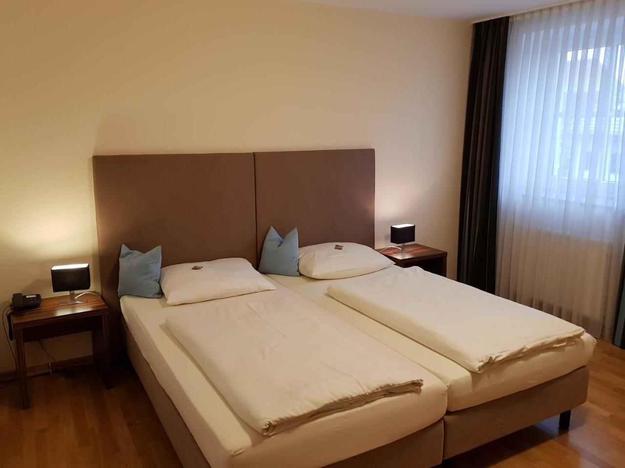 Hotel Koeniger Pliening Extérieur photo